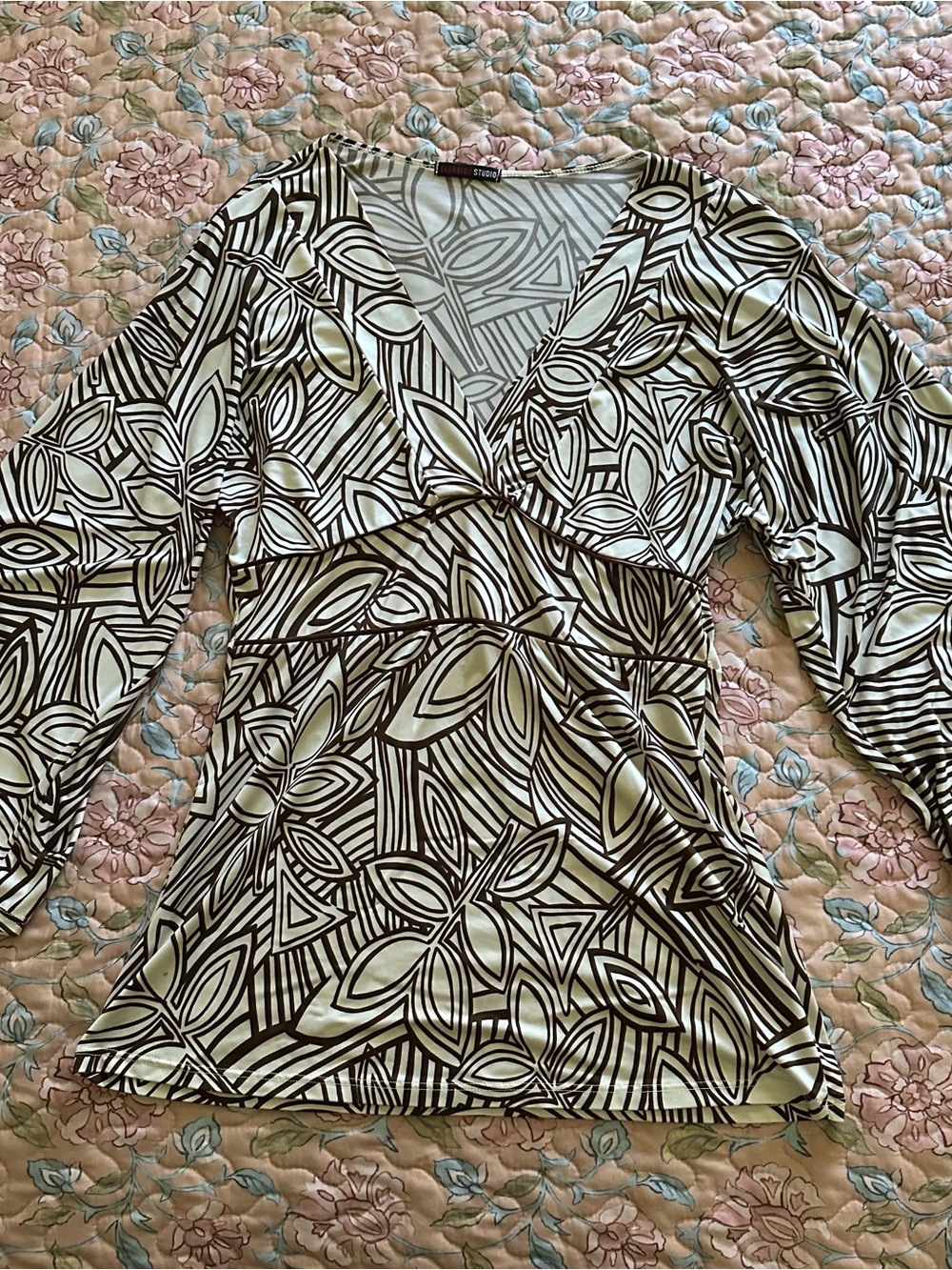 Y2K Georgiou Studio Cream & Brown Floral Abstract Print Bell Sleeve Women’s Top